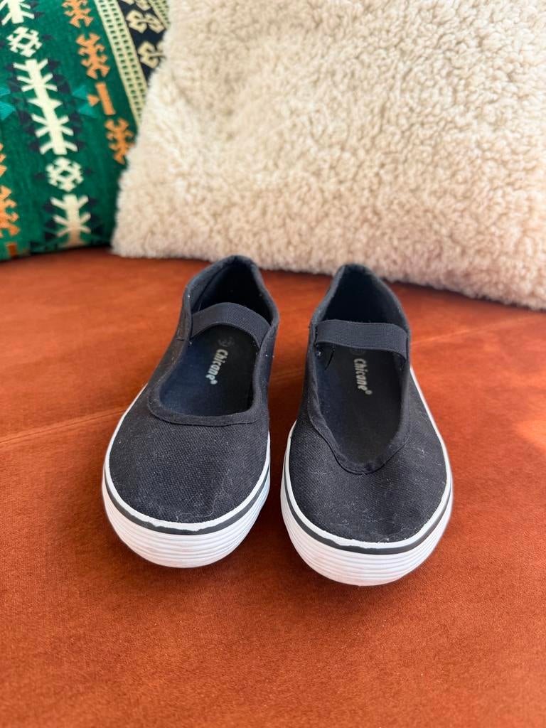 Zwarte gymschoenen maat 33, Kinderen en Baby's, Kinderkleding | Schoenen en Sokken, Ophalen of Verzenden, Gebruikt, Jongen of Meisje