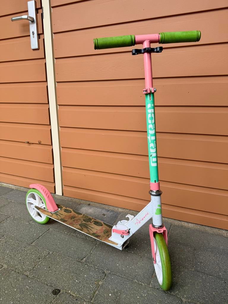 Meteor step roze / groen met grote zachte wielen, Fietsen en Brommers, Steps, Zo goed als nieuw, Gewone step, Ophalen