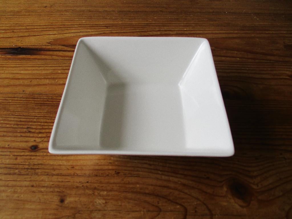 vierkant schaaltje, Huis en Inrichting, Keuken | Servies, Ophalen of Verzenden, Aardewerk, Overige stijlen, Schaal of Schalen