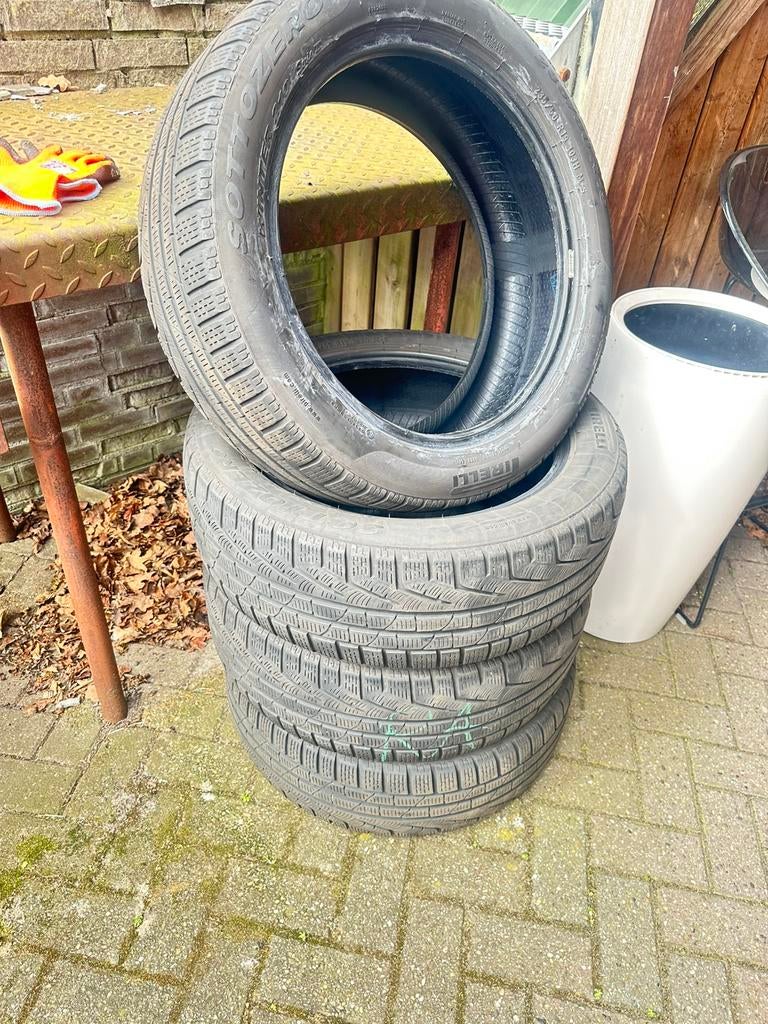 4x Pirelli Winterbanden 235/50/19 inch, Auto-onderdelen, Gebruikt, Winterbanden, 235 mm, Band(en)