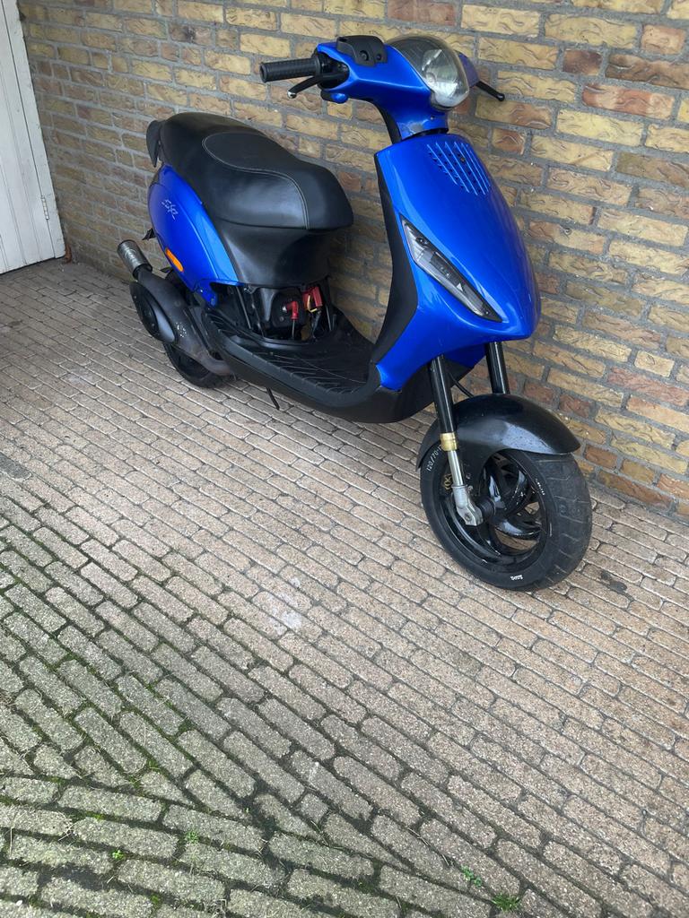 Piaggio zip UK style 70cc Brom, Fietsen en Brommers, Scooters | Piaggio, Ophalen, Gebruikt, Maximaal 45 km/u, Zip