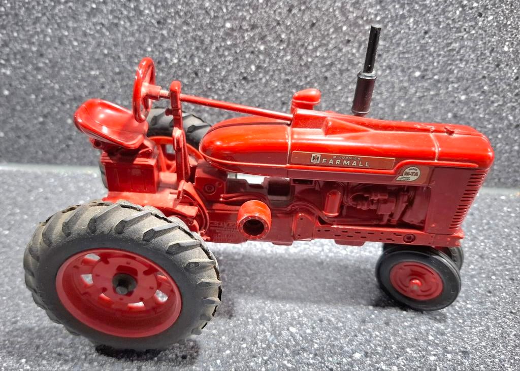 Super MTA--trekker 1:16 Vintage, Ophalen of Verzenden, Tractor of Landbouw, Overige merken