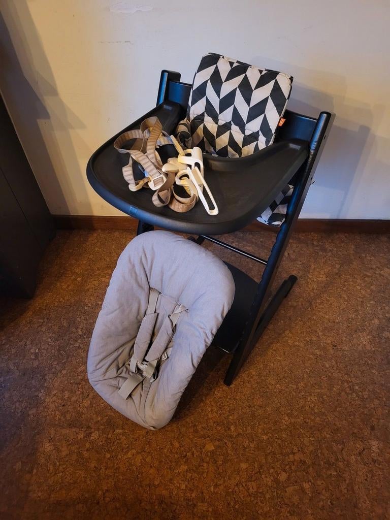 Zwarte Stokke tripp trapp, compleet!, Kinderen en Baby's, Kinderstoelen, Ophalen, Zo goed als nieuw, Meegroeistoel, Gordel(s)