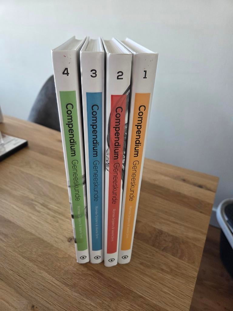 Compendium Geneeskunde deel 1-4, Ophalen of Verzenden, Beta, Zo goed als nieuw, WO