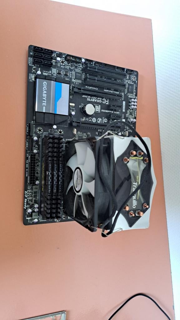 i5-4570 met gigabyte moederboard, cooler en 12gb ddr3, Computers en Software, Processors, Ophalen, Gebruikt, 4-core, LGA 1150