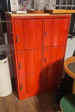 Rode kluisjes kast lockers staal met sleutels en hout, Ophalen, Zo goed als nieuw