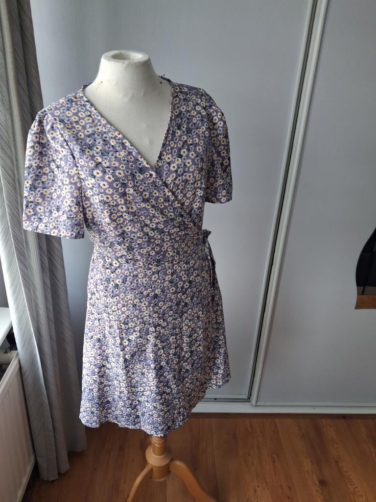 SHEIN OVERSLAG JURK MAAT L LILA KLEUR MET BLOEMEN, Paars, Maat 42/44 (L), Ophalen of Verzenden, Zo goed als nieuw