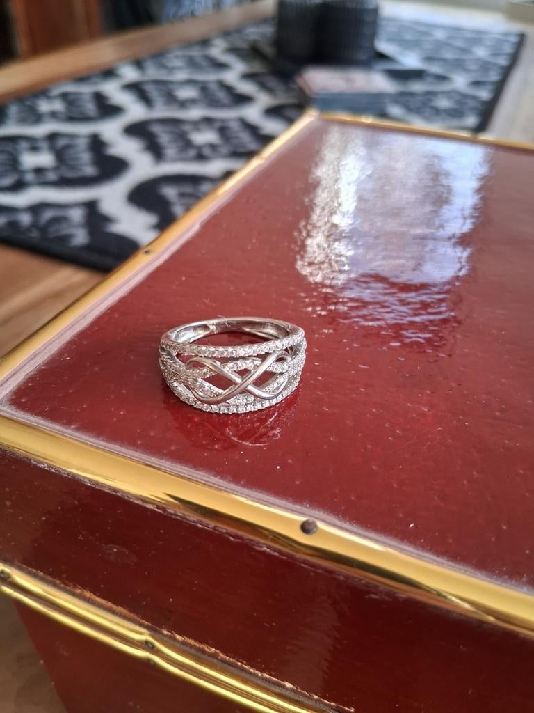 Zilverkleurige ring met steentjes, Sieraden, Tassen en Uiterlijk, Ringen, Ophalen of Verzenden