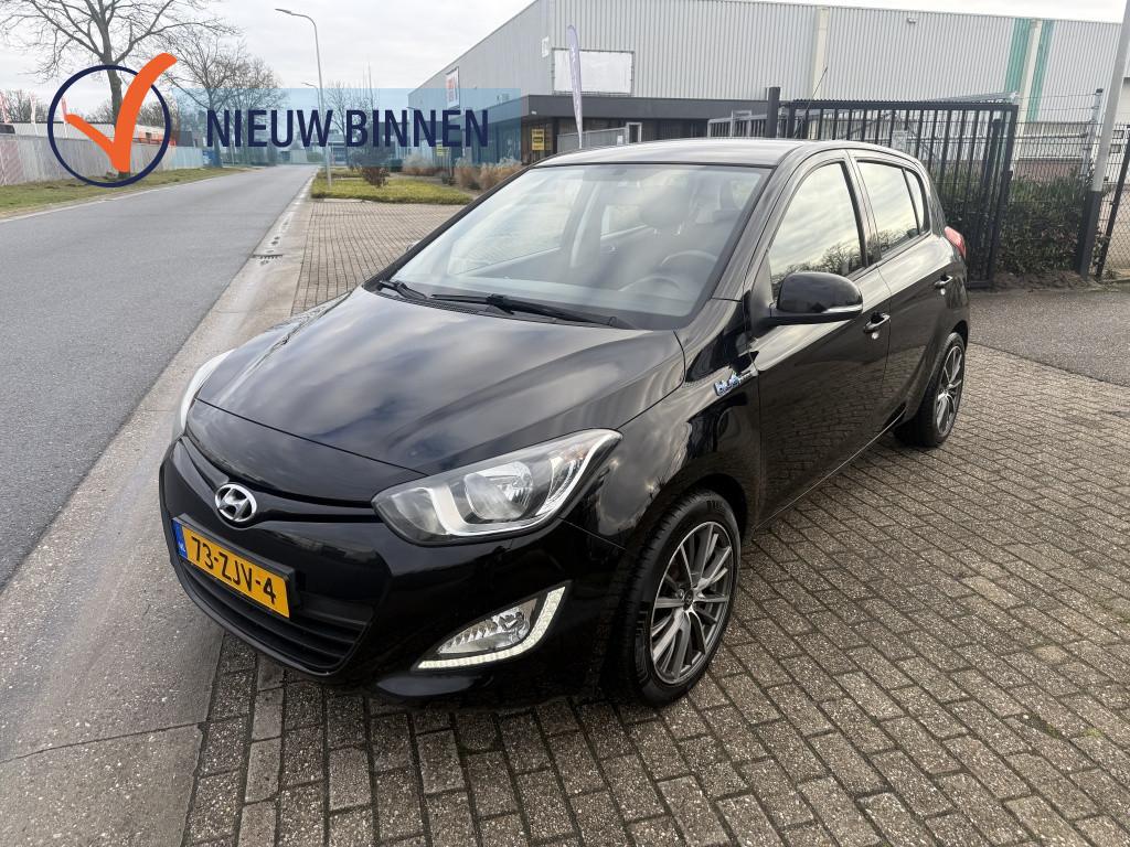 Hyundai i20 1.2i i-Motion*KOPPELINGNIEUW*NETTEAUTO*NIEUWAPK*, Auto's, Euro 5, Gebruikt, 31 €/maand, 4 cilinders
