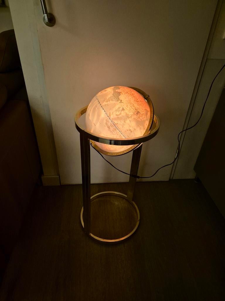 Mooie wereld bol in messing staander, Ophalen, Zo goed als nieuw