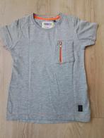 Grijs shirtje met oranje details mt 116-122, Ophalen of Verzenden, Zo goed als nieuw, Shirt of Longsleeve, Jongen