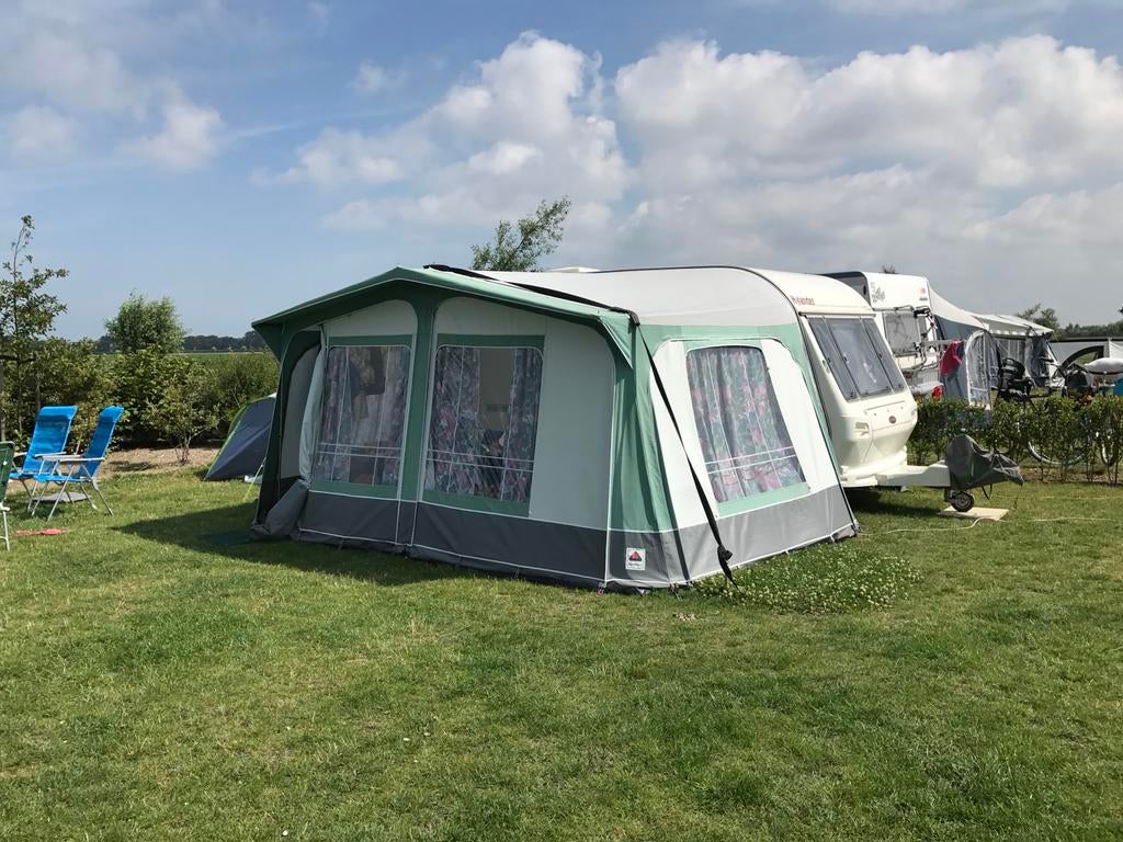 Hylander 380 design incl voortent en allerlei kampeerspullen, Overige merken, Treinzit, 750 - 1000 kg, Particulier