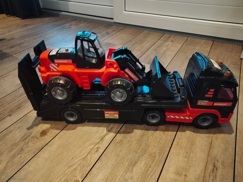 Mammoet Volvo vrachtwagen met shovel, Ophalen