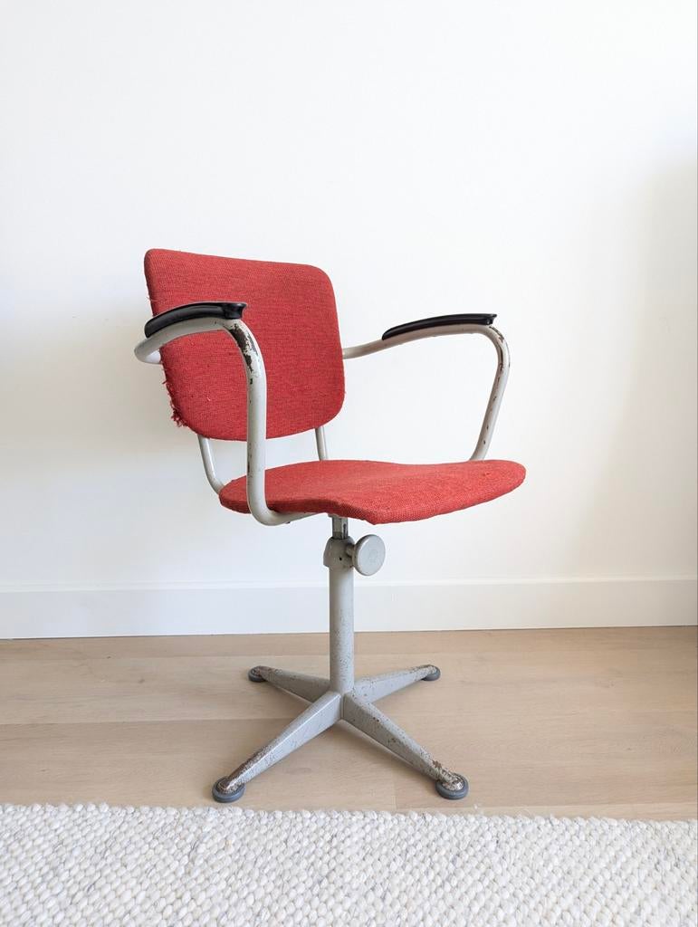 Industriële Bureaustoel Ahrend De Cirkel Friso Kramer, Huis en Inrichting, Gebruikt, Ophalen of Verzenden, Bureaustoel, Rood