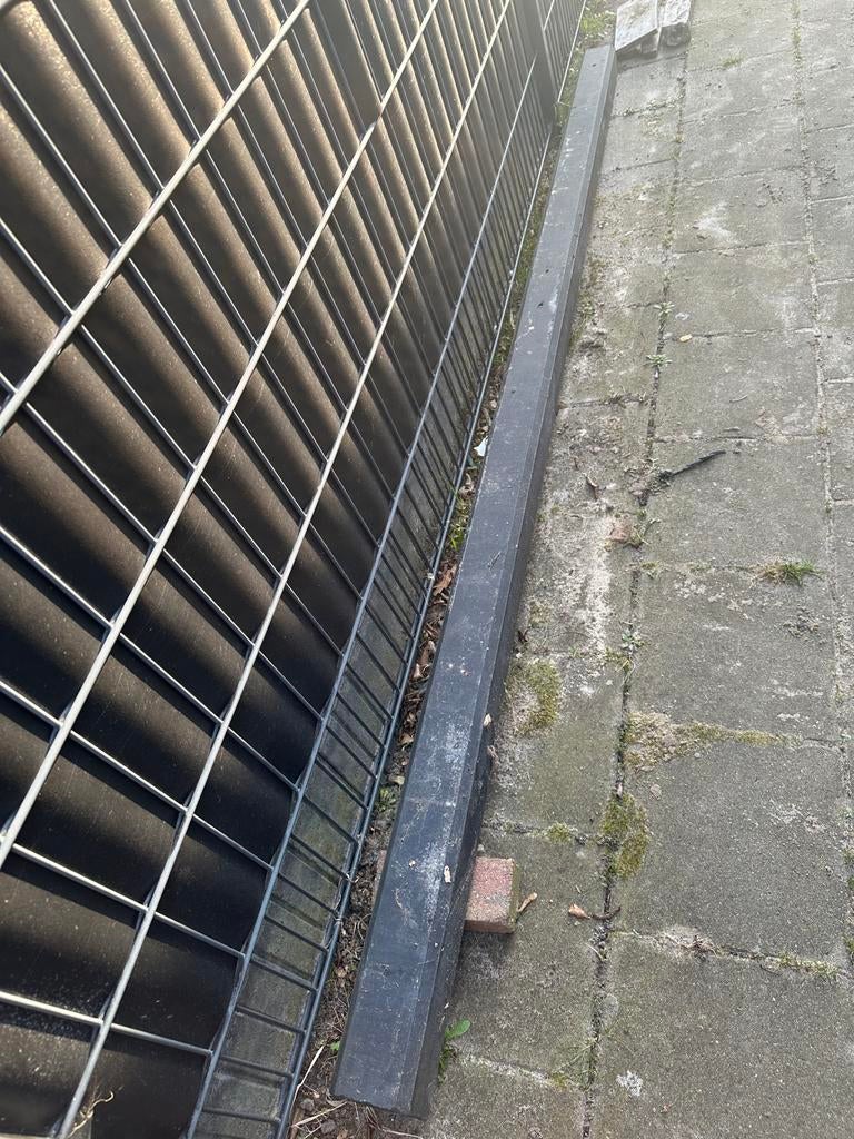 Betonpalen antraciet 10x10x280 - 2 eindpalen, 1 tussenpaal, Ophalen of Verzenden, Gebruikt, Overige materialen, Overige typen