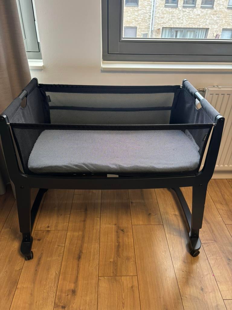 Snuzpod 4 te koop met matrasje antraciet! Zeer goede staat!, Ophalen, Zo goed als nieuw, Ledikant