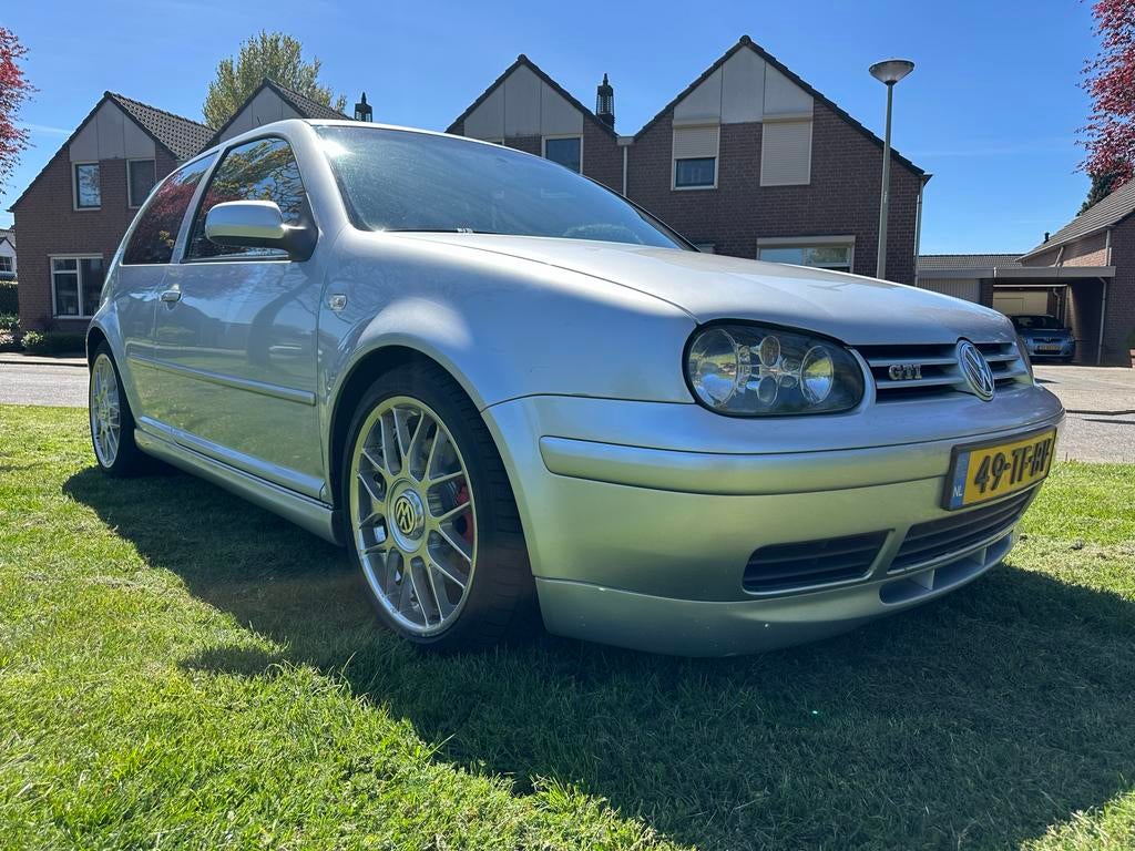 Volkswagen Golf 1.8 132KW 2002 Grijs 25 jahre jubi, Auto's, Volkswagen, Voorwielaandrijving, Stof, Zwart, 4 cilinders