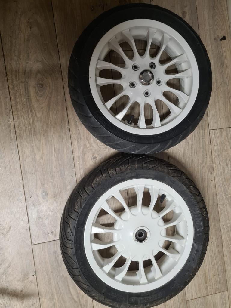Voor en achterwiel wit voor Vespa Sprint, Fietsen en Brommers, Brommeronderdelen | Scooters, Ophalen, Zo goed als nieuw, Vespa
