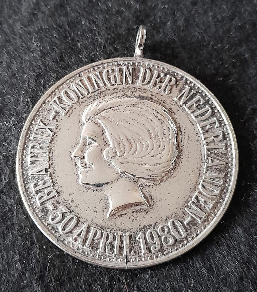 Penning Koningin Beatrix en Koningin Juliana 30 april 1980, Ophalen of Verzenden, Overige materialen, Nederland