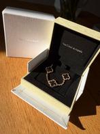 Van Cleef & Arpels armband met klavertjes, Ophalen of Verzenden, Zo goed als nieuw, Goud, Met edelsteen
