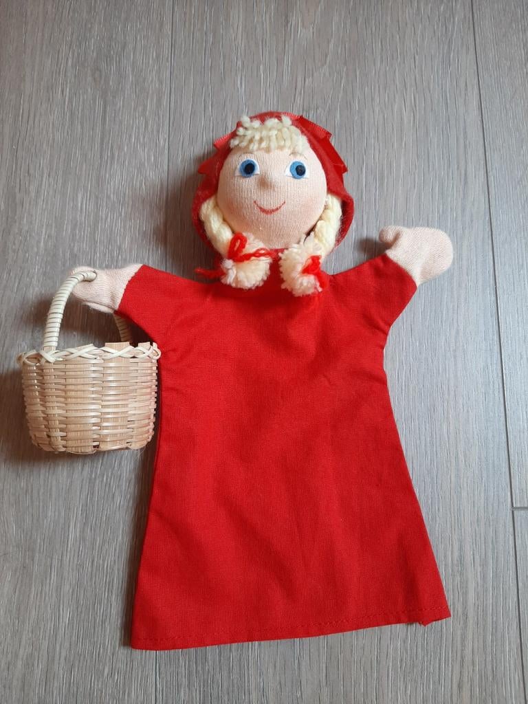 Mooie handpop Roodkapje met mandje, Ophalen of Verzenden