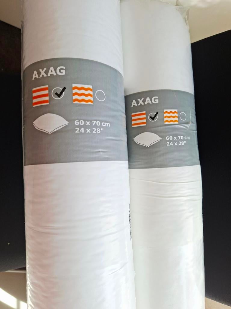 Twee nieuwe kussens 60x70 cm, Ophalen