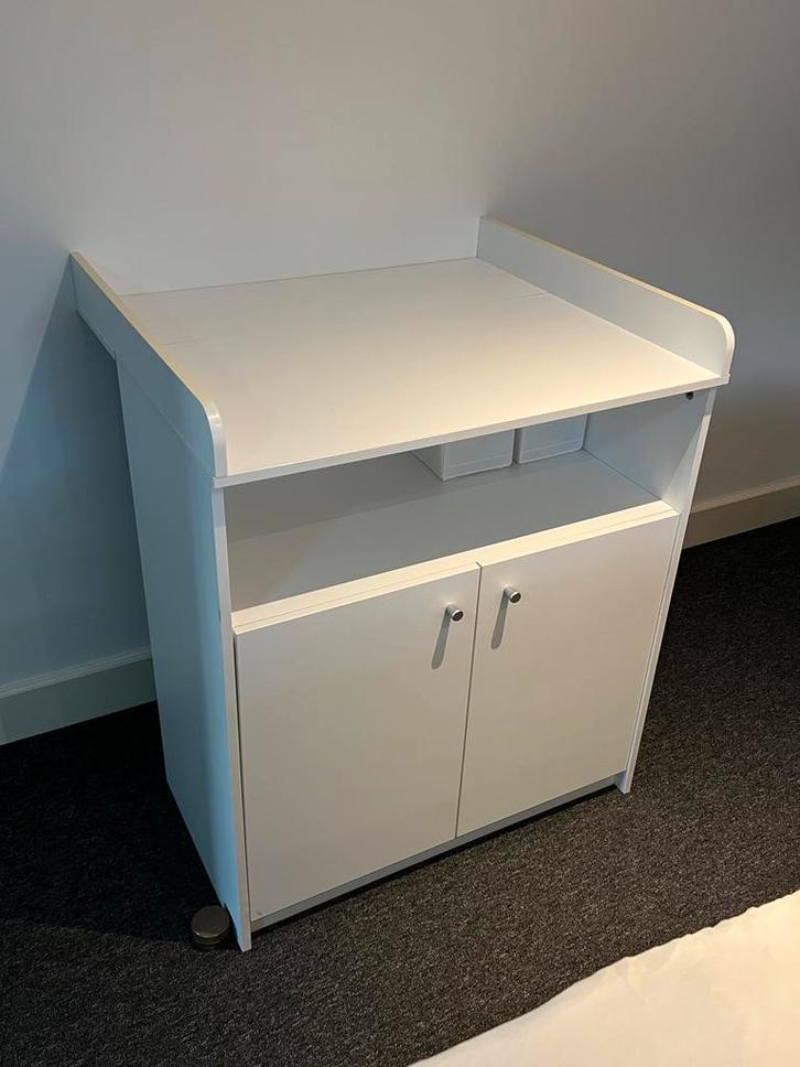 Witte Commode met Opstaande Rand en Opbergruimte, Kinderen en Baby's, Kinderkamer | Commodes en Kasten, Gebruikt, Commode, 90 tot 105 cm