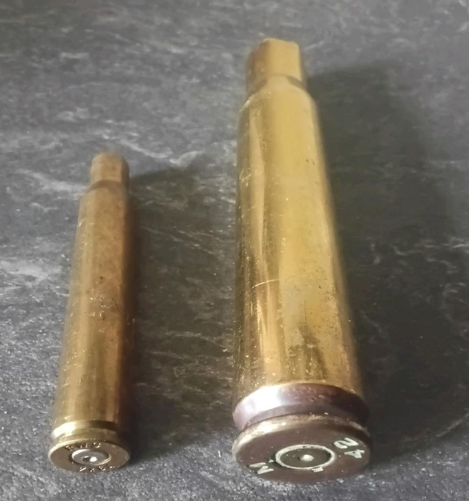 Kogel hulzen Messing 2 stuks     1xM42.       1x R W S 7X64., Verzamelen, Ophalen of Verzenden, Landmacht, Hulzen of Bodemvondsten