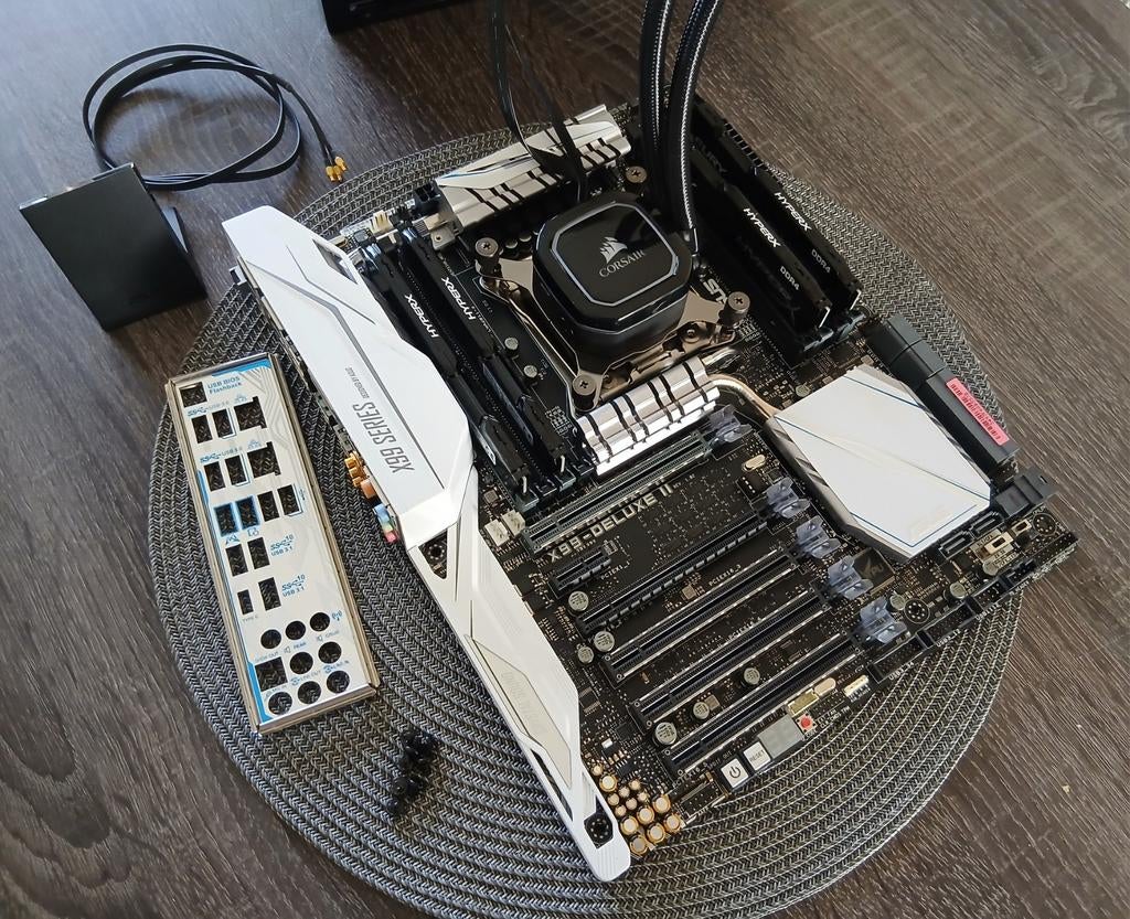 Upgrade Kit: I7-6900K + Asus X99 MB + 32GB + Watercooling !, Computers en Software, Moederborden, DDR4, Ophalen of Verzenden, Zo goed als nieuw