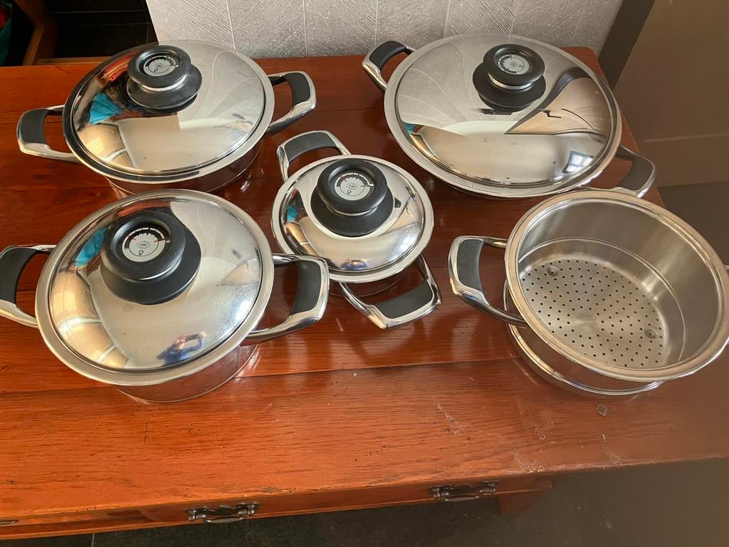 Complete AMC pannenset inductie geschikt, Huis en Inrichting, Keuken | Potten en Pannen, Ophalen of Verzenden, Zo goed als nieuw