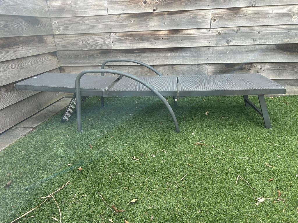 Verstelbaar ligbed met wielen - Grijs, Ophalen, Gebruikt, Metaal, Verstelbaar