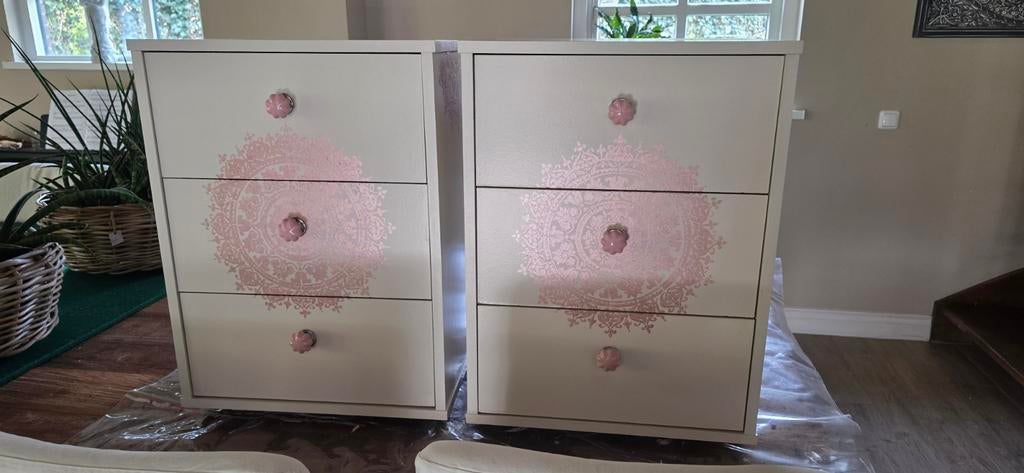 2 Bijpassende Nachtkastjes met Rose/gouden Mandala Decoratie, Huis en Inrichting, Slaapkamer | Nachtkastjes, Ophalen, Gebruikt