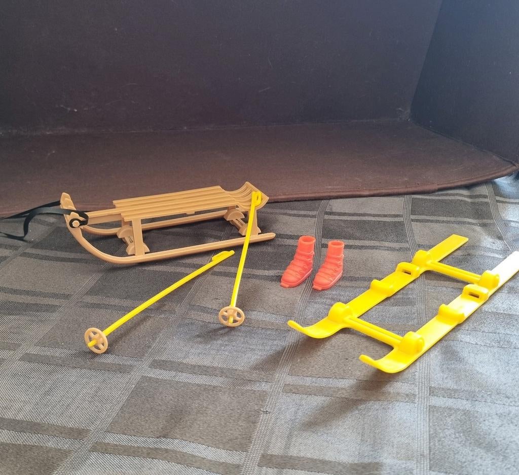 Sindy wintersport set van Pedigree 44428 slee en ski 1979, Verzamelen, Poppenhuizen en Toebehoren, Ophalen of Verzenden, Gebruikt