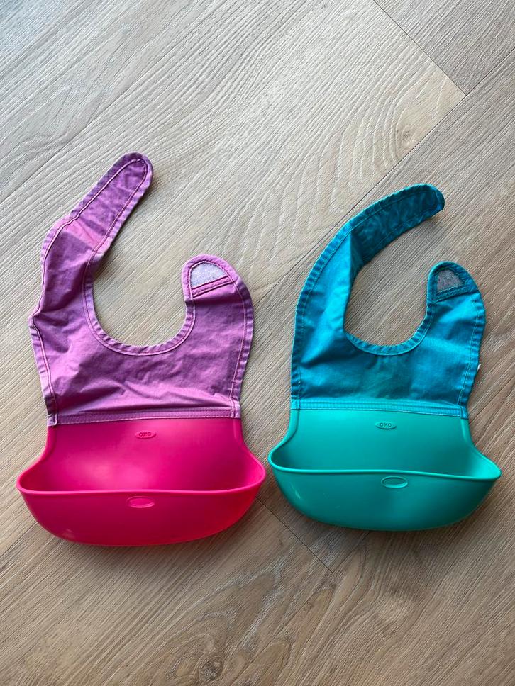 OXO Tot Roll-Up Slabbetjes - Roze & Turquoise (2 stuks), Kinderen en Baby's, Kinderspulletjes, Gebruikt, Ophalen