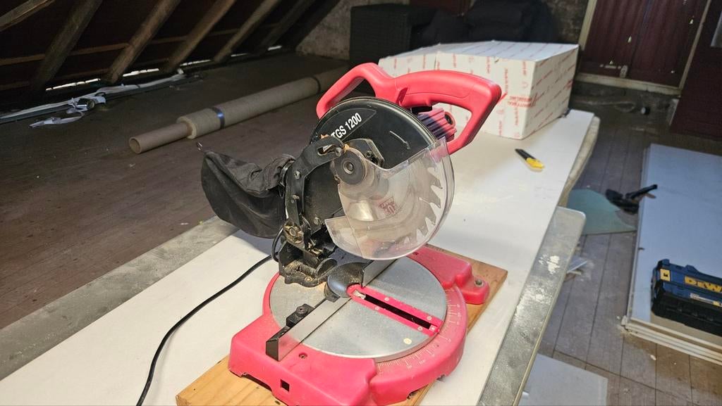 Budget afkort- en verstekzaag - Werkt prima!, Ophalen, Gebruikt, Afkortzaag, Budget