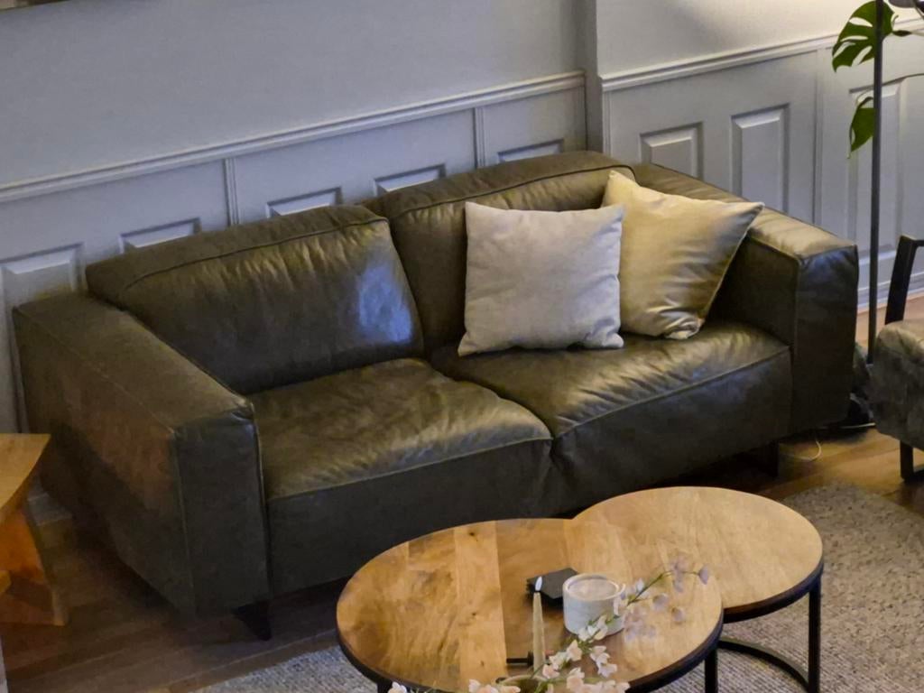 Geschuurd leren 2 1/2 zits bank, Huis en Inrichting, Banken | Bankstellen, Ophalen, 150 tot 200 cm, Zo goed als nieuw, Rechte bank