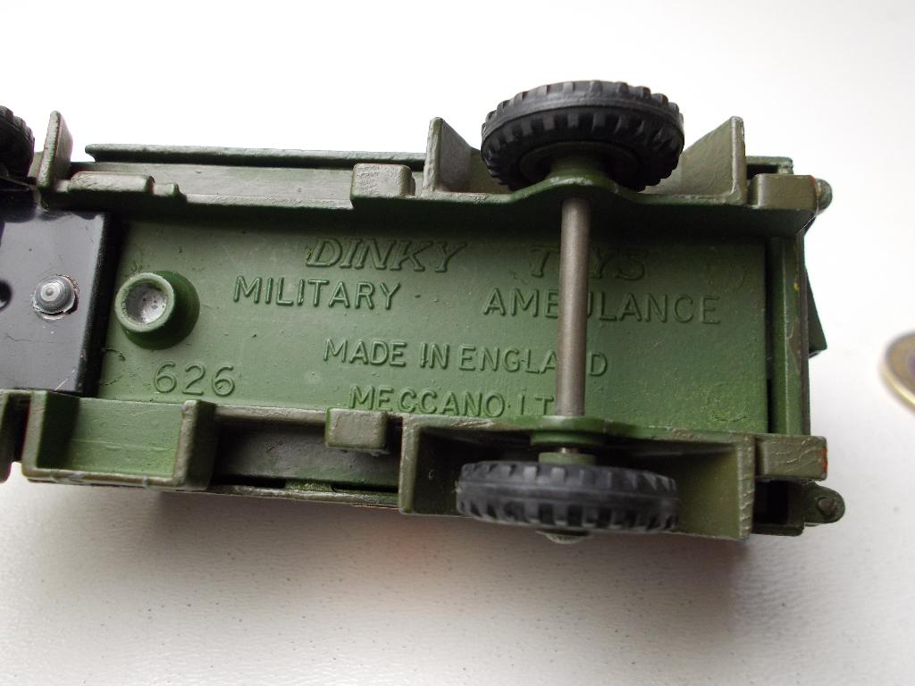 1956 Dinky Toys 626 MILITARY AMBULANCE + ACHTERDEURTJES! (G), Ophalen of Verzenden, Gebruikt, Bus of Vrachtwagen, Dinky Toys