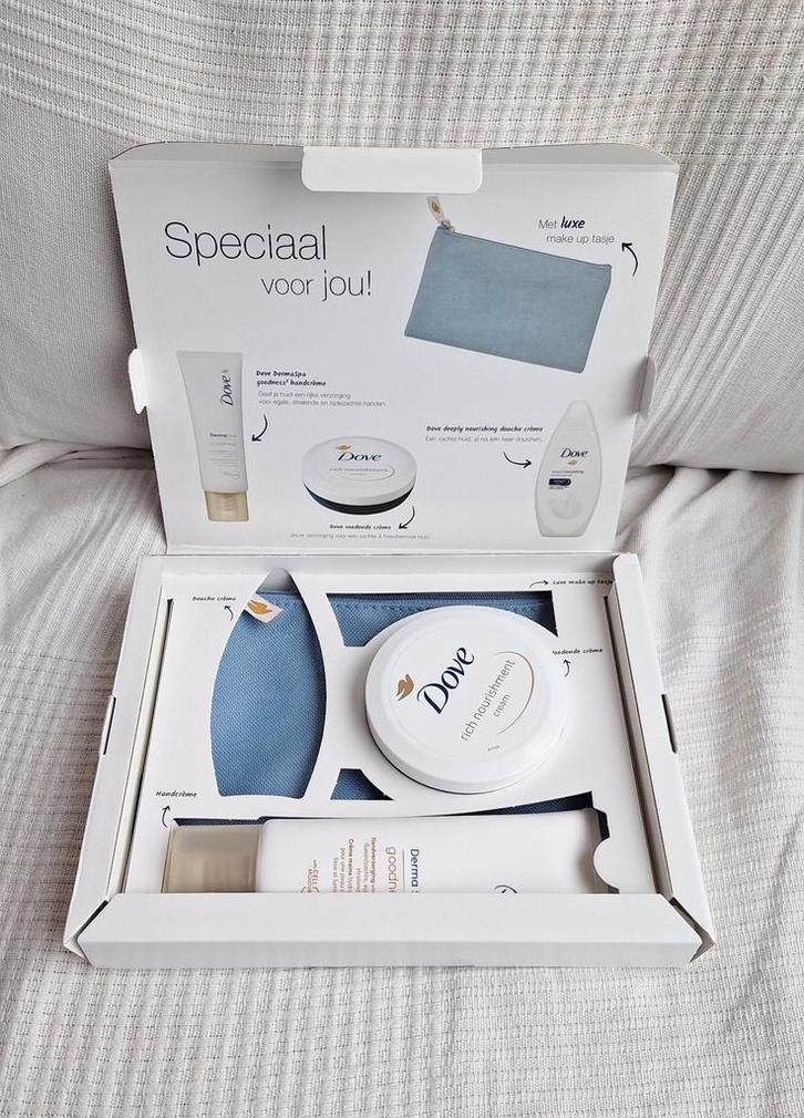 NIEUW! Dove geschenkset, Sieraden, Tassen en Uiterlijk, Uiterlijk | Lichaamsverzorging, Nieuw, Bodylotion, Crème of Olie, Ophalen of Verzenden
