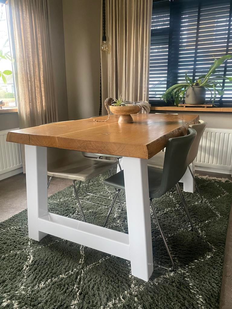 Massief eiken tafel met stalen poten, Huis en Inrichting, Tafels | Eettafels, Ophalen, Rechthoekig, 150 tot 200 cm, 50 tot 100 cm