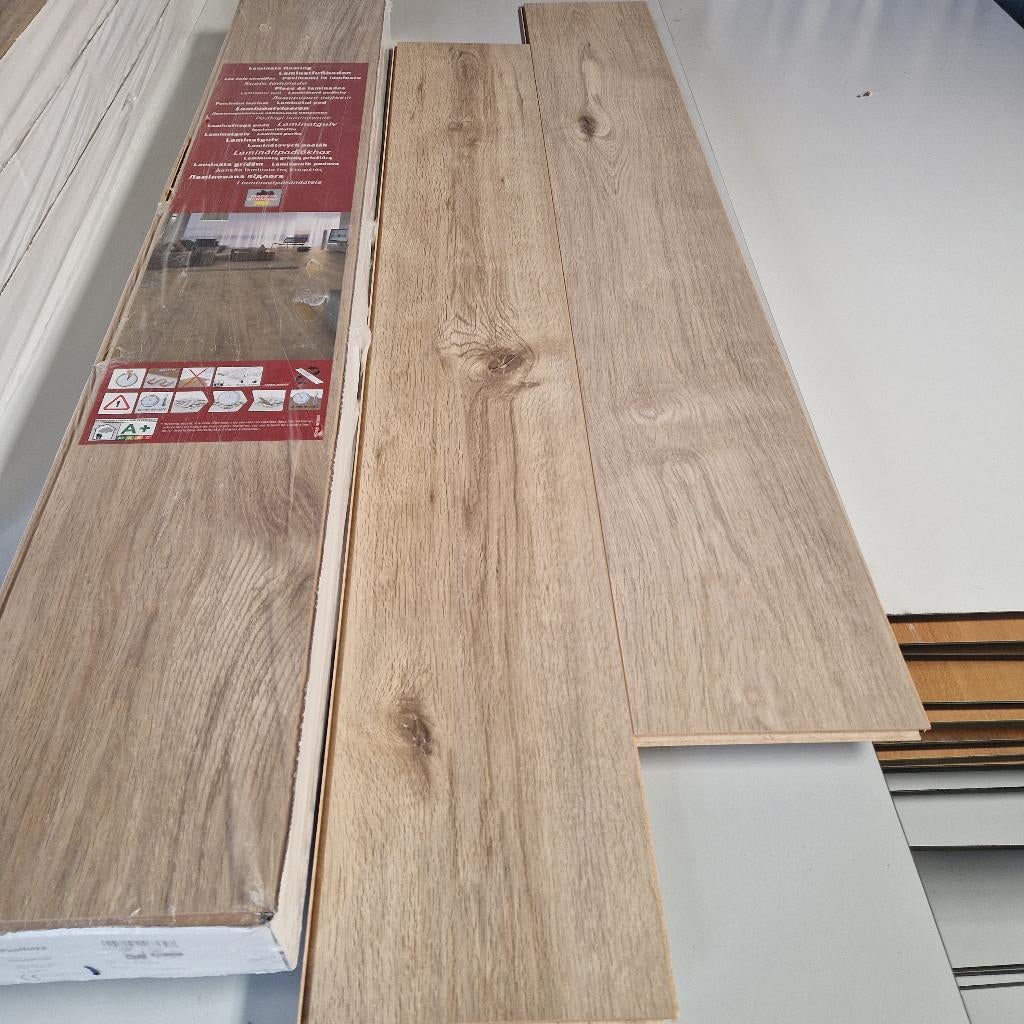 Restpartij 12,45 m2 laminaat Gelasta Panthera Achensee Oak, Huis en Inrichting, Stoffering | Vloerbedekking, Nieuw, Laminaat, 10 tot 25 m²
