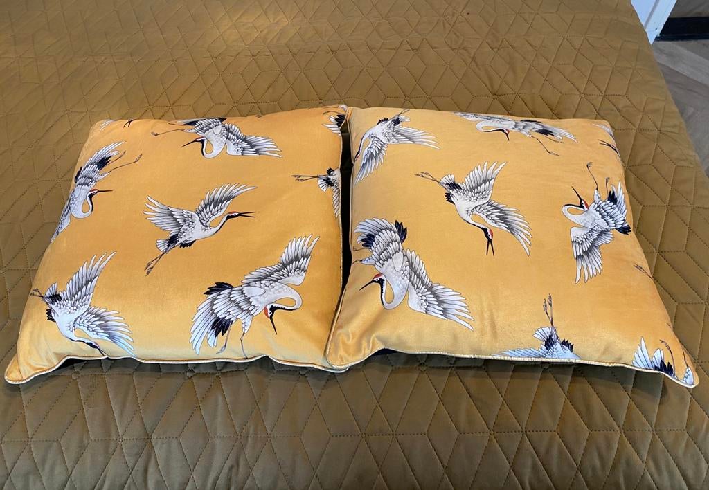 Set van 2 sierkussens met kraanvogelprint, Huis en Inrichting, Ophalen of Verzenden, Nieuw, Geel, Rechthoekig
