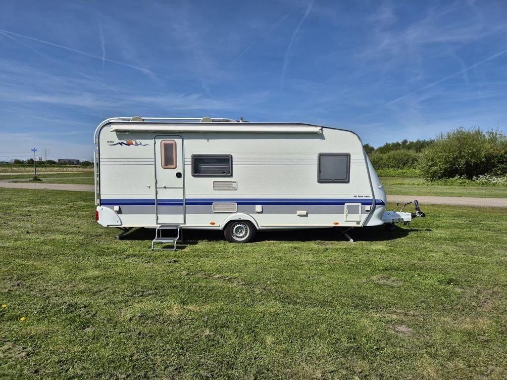 Caravan Hobby 500 kmfe met stapelbed en vast bed., Vast bed, Kachel, Hobby, Treinzit