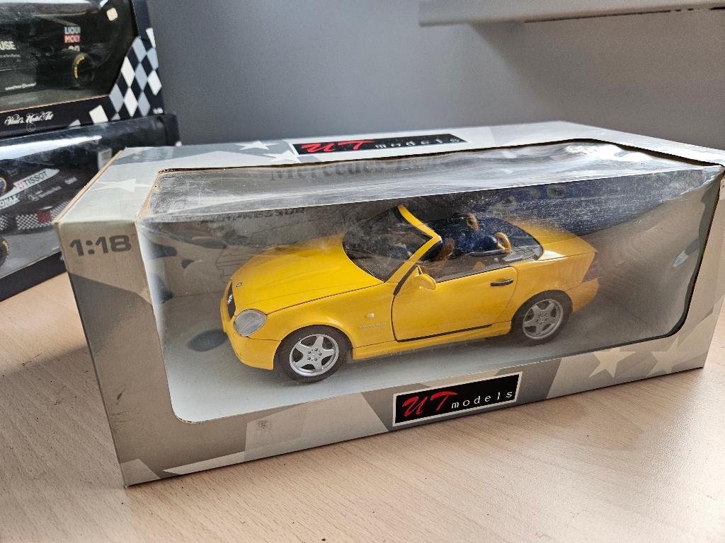 Mercedes SLK AMG UT models, Hobby en Vrije tijd, Modelauto's | 1:18, Ophalen of Verzenden, Zo goed als nieuw, Auto, UT Models