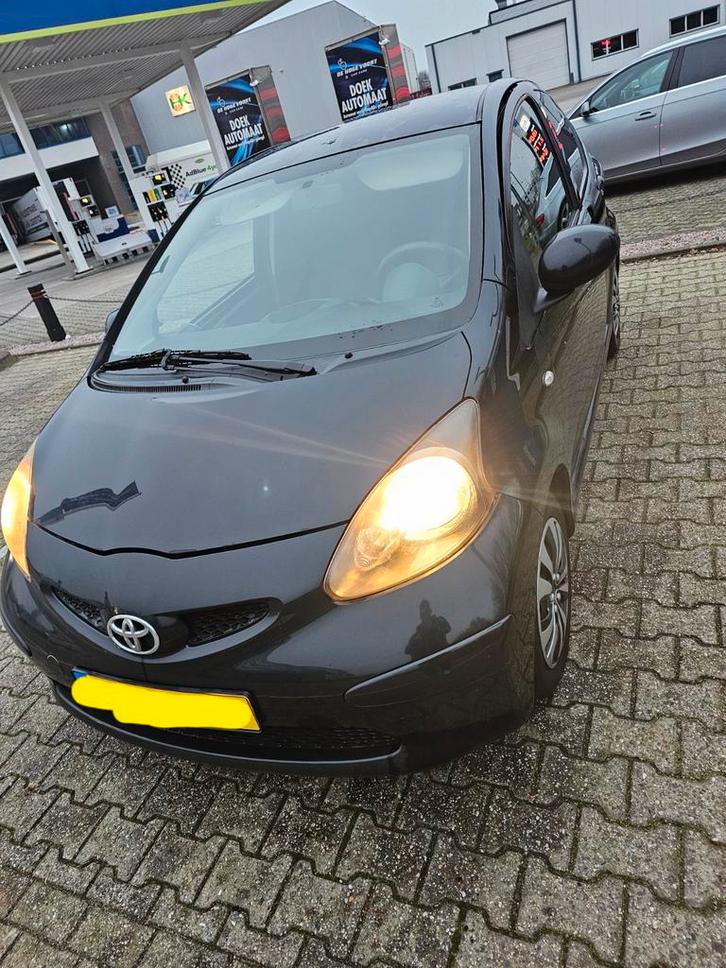Toyota aygo LOOP OF SLOOP GOED LEZEN!!!!, Auto's, Toyota, Particulier, Aygo, Benzine, Handgeschakeld, Zwart, Grijs, Stof, Ophalen