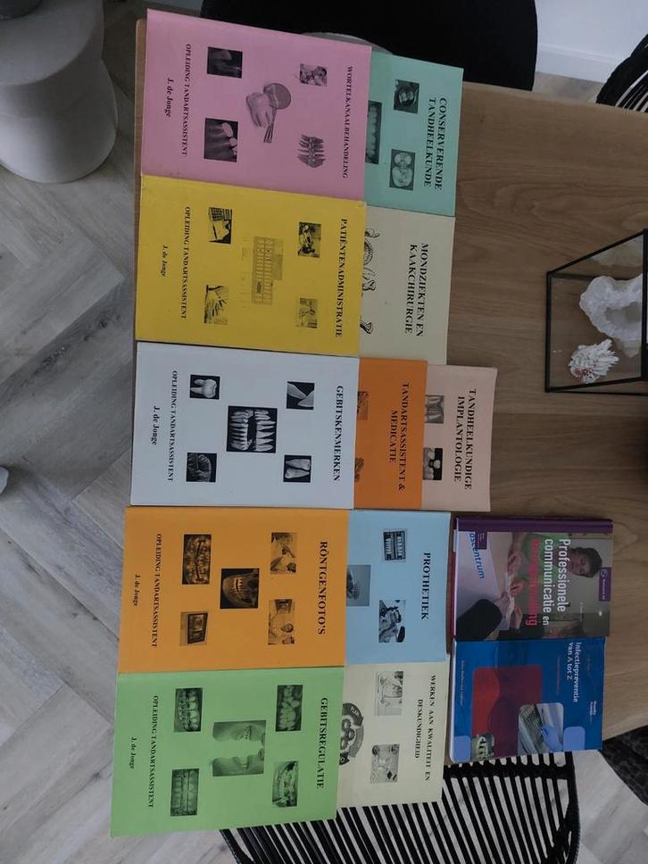 Studieboeken tandartsassistente MBO 4, Boeken, Studieboeken en Cursussen, Zo goed als nieuw, MBO, Beta, Ophalen of Verzenden