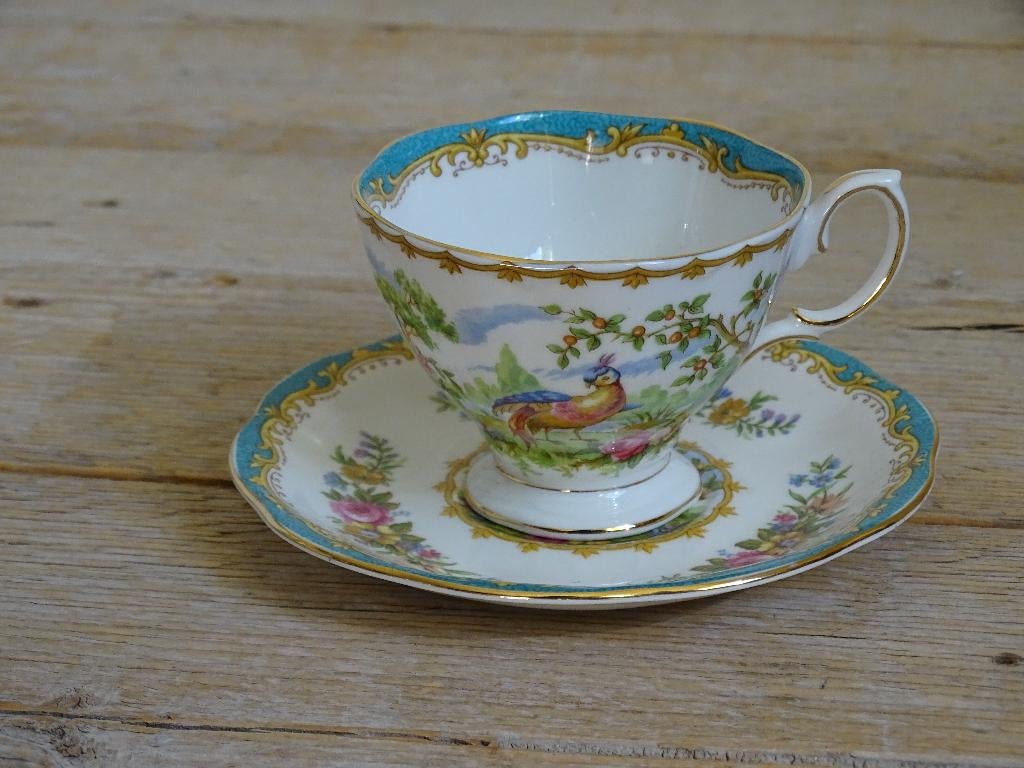 2x Kop-en-schotel, Royal Albert CHELSEA BIRD, als nieuw, Antiek en Kunst, Antiek | Servies los, Ophalen of Verzenden