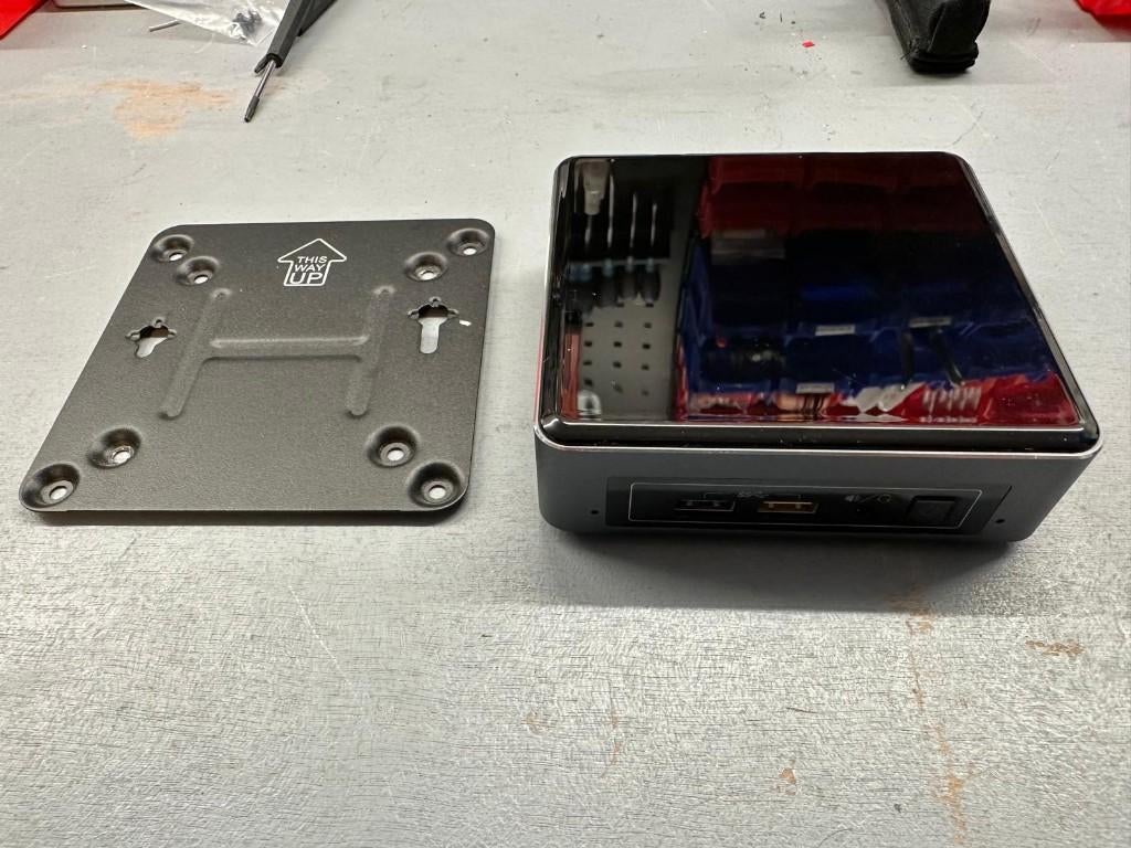 Intel NUC7i5BNK - MEM 12GB - NVMe 256GB, Computers en Software, Desktop Pc's, 2 tot 3 Ghz, 8 GB, Intel NUC, Ophalen of Verzenden