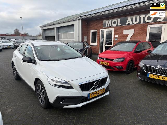 Volvo V40 Cross Country 1.5 T3 Dynamic Edition, Euro 6, 4 cilinders, 700 kg, Leder en Stof