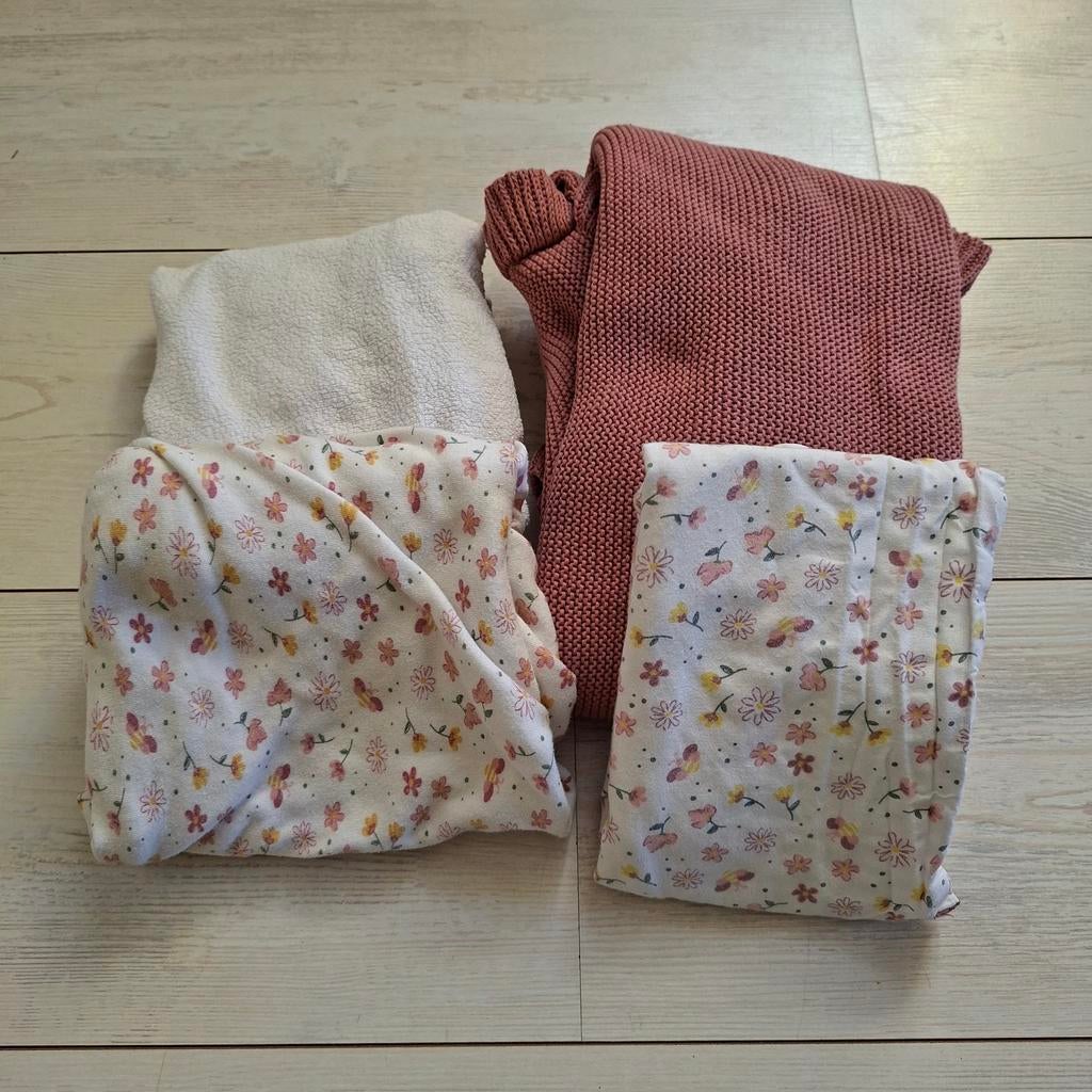 Molton hoeslaken en laken set voor wieg, Jongetje of Meisje, Ophalen of Verzenden, Zo goed als nieuw, Wit