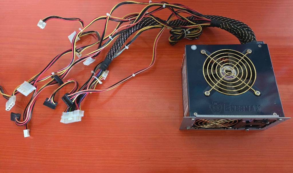 PC Voeding  Enermax noise taker ii EG495AX-VE(W) (24P), Ophalen of Verzenden, Gebruikt